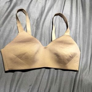 Lululemon cream bra size 32C‎